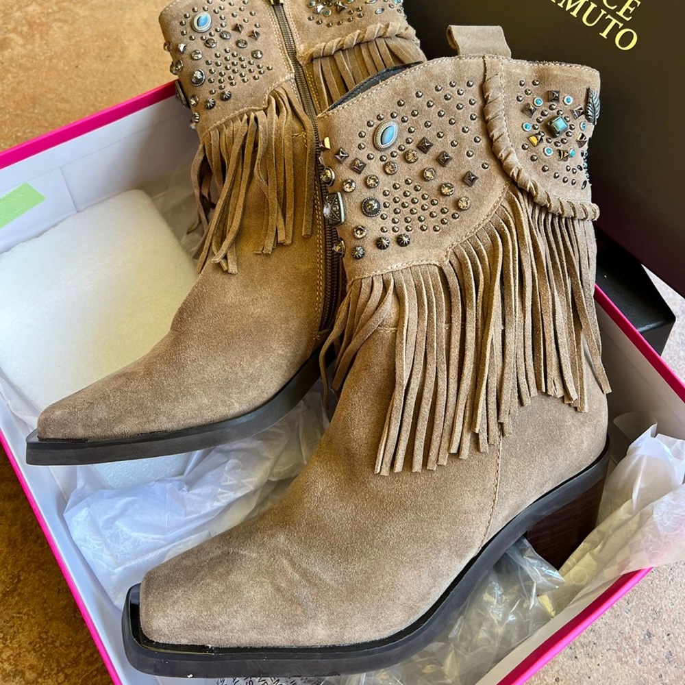 Vince CAMUTO Boots Size 8